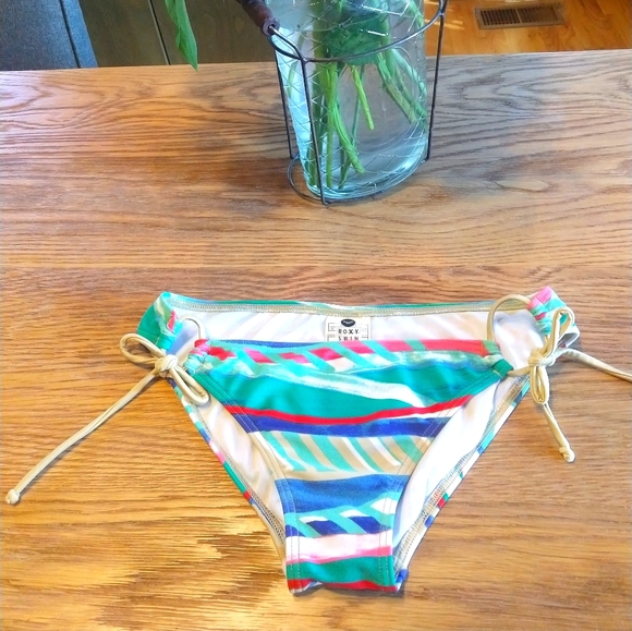Roxy swim bottoms - Picture 1 of 5